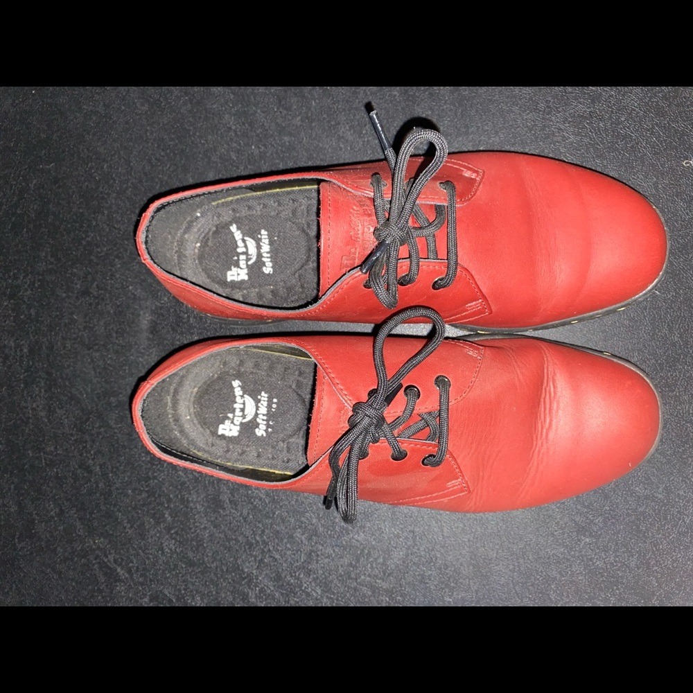 Dr. Martens shoes for women (size 9) - Picture 2 of 4